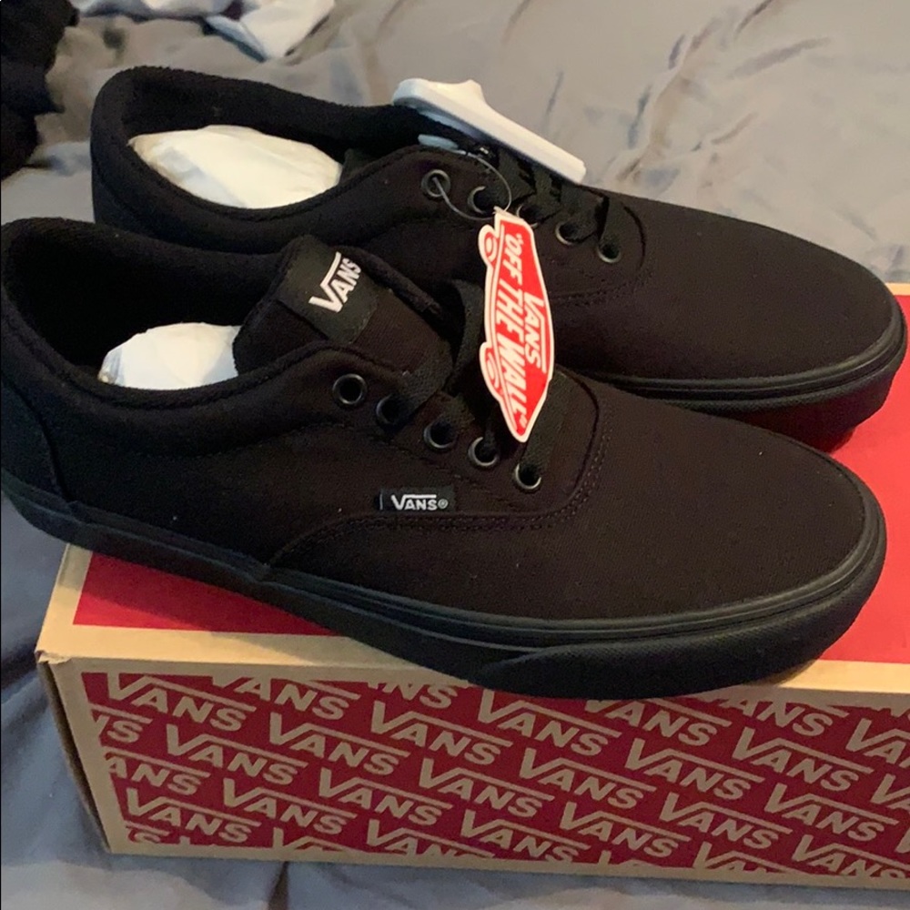 All black vans low - Picture 1 of 3